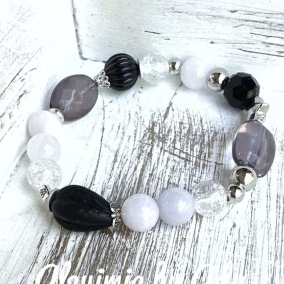 Black onyx beaded handmade bracelet with Lilac jade and aura quartz - Picture 1 of 5